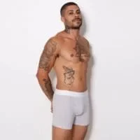 modelo de cueca cinza claro
